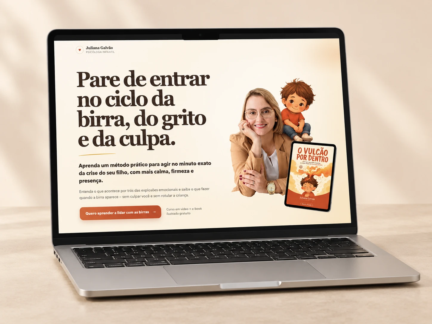 Mockup de MacBook com a primeira dobra da página Birra Sob Controle, de Juliana Galvão